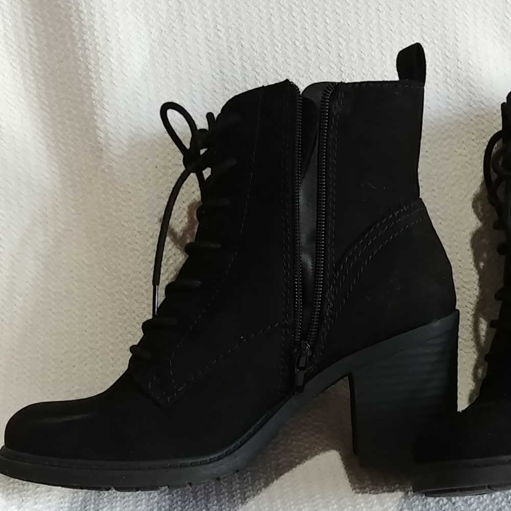 Lace-up boots